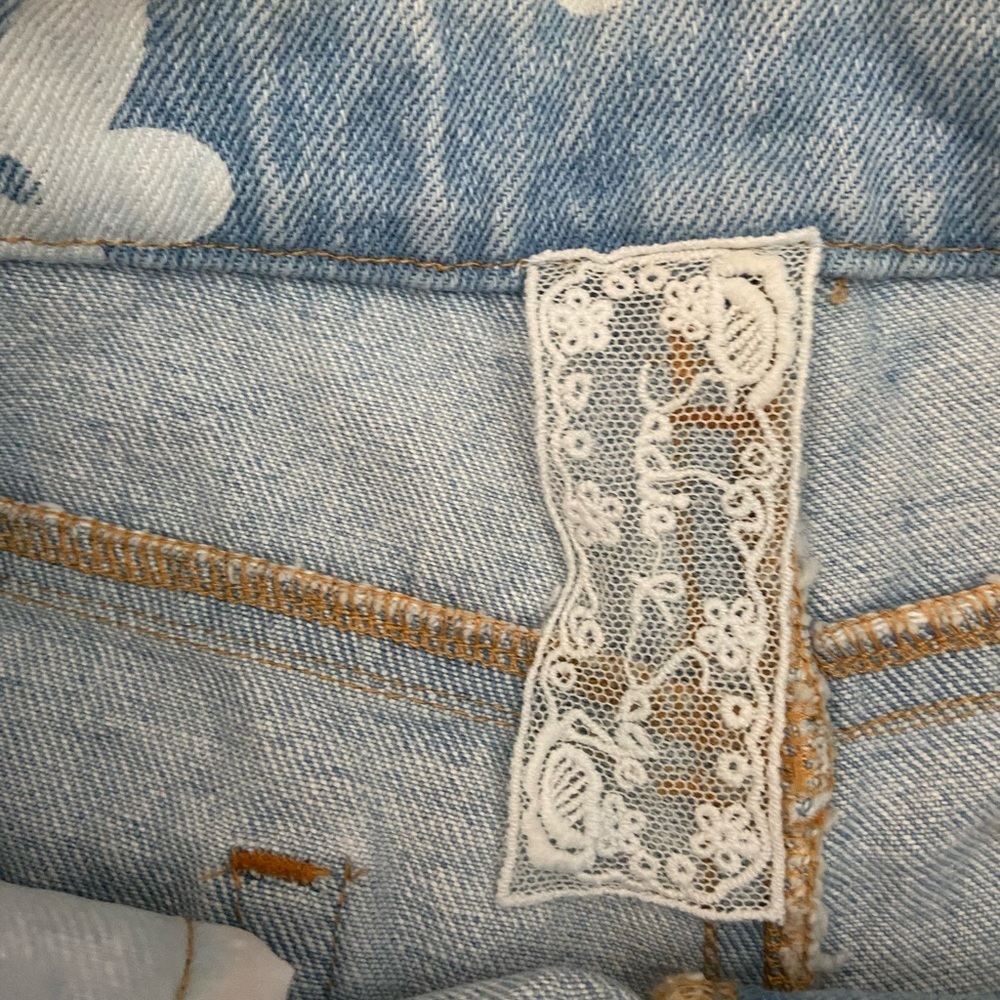 SADIE & SAGE DAISY FLOWER DENIM SHORTS SIZE SMALL - Picture 4 of 6
